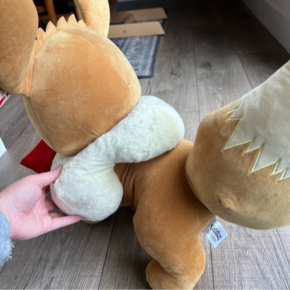 Pokémon Eevee 18” XL standing plush with how Christmas - Picture 5 of 9